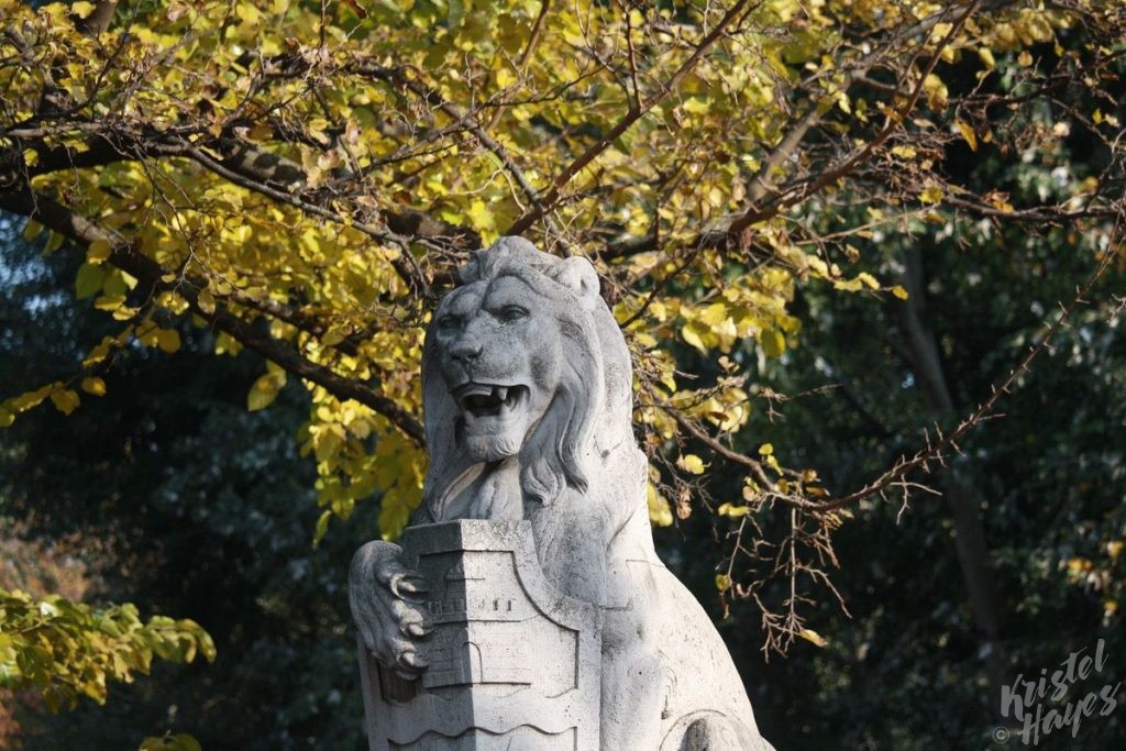 Statue at the entry of the Castle in City Park